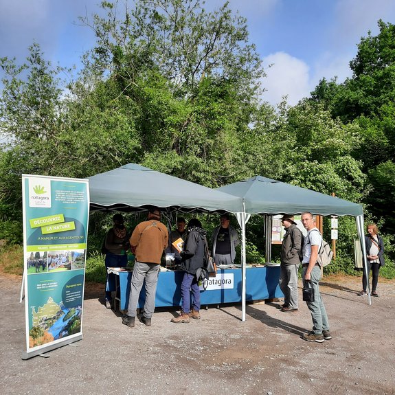 Stand d'information Natagora à l'occasion des portes ouvertes de la réserve naturelle de Sclaigneaux